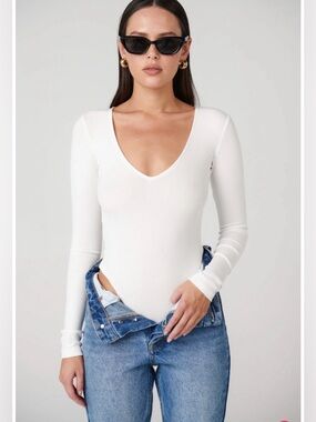 Bayse Atherton White Ribbed V-Neck Long-Sleeve Bodysuit